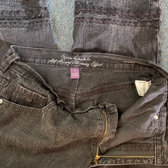 Gloria Vanderbilt ⚡️ Black Capri with Trim All Around Slimming Effect 12 Missy - Picture 3 of 4